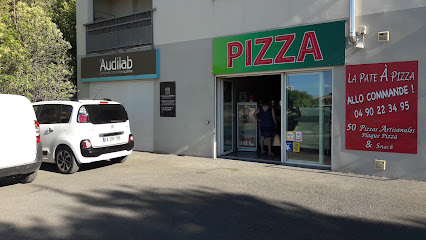 Pizza de La pâte a pizza à Vedène